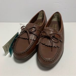 Hush Puppies Professionals Women’s Slip-On Loafer Size 6M Brown Kilted